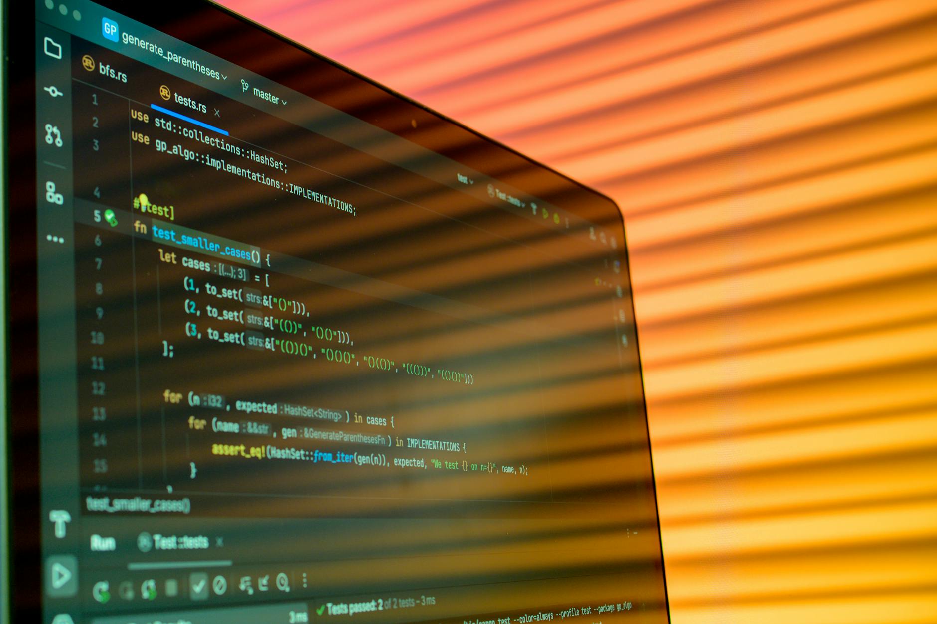 WPS 品牌视觉展示 - 官方正版办公软件界面